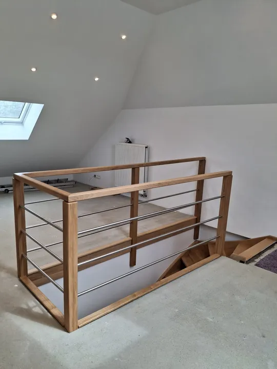 Garde-corps de palier en chêne massif et barres inox